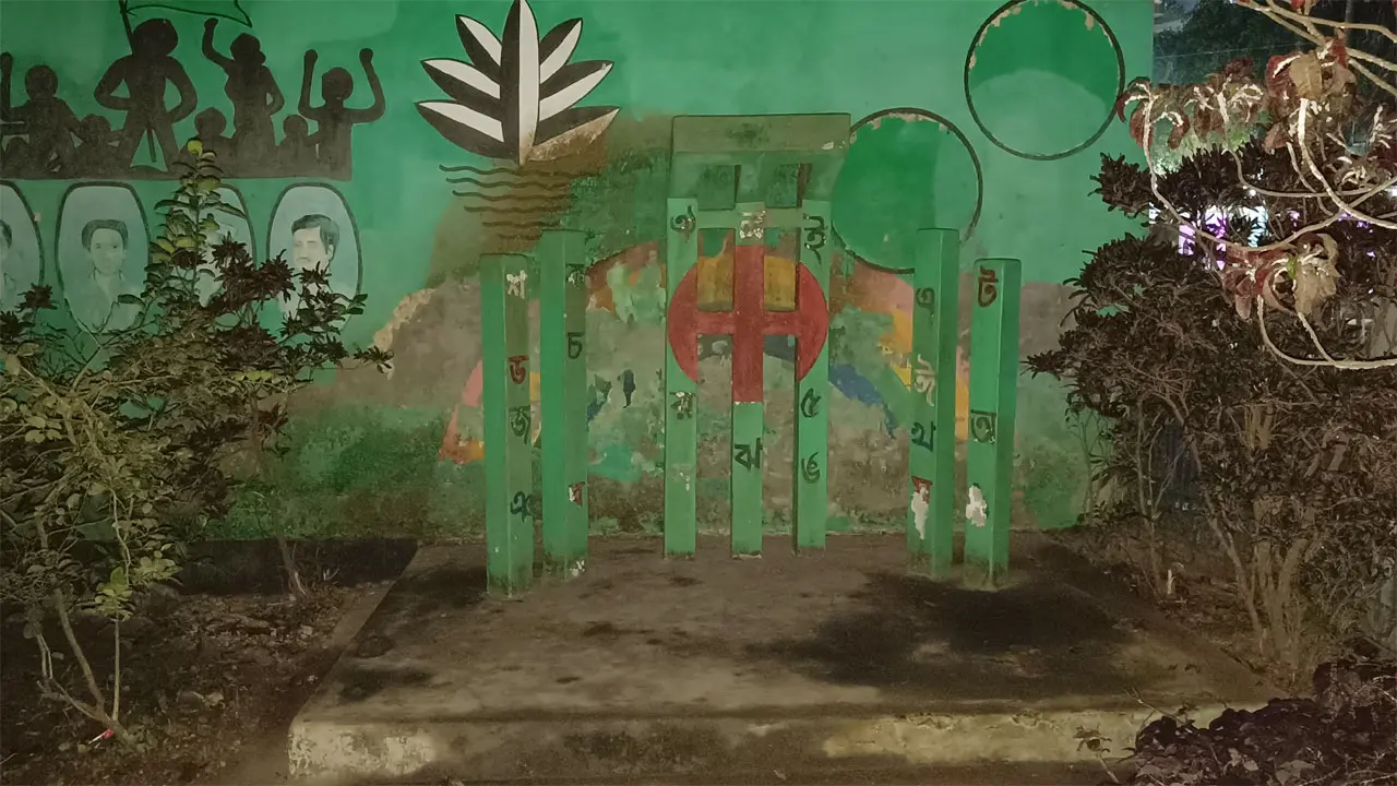 ২১শে ফেব্রুয়ারি রাতেও ফাঁকা, অপরিষ্কার শহীদ মিনার