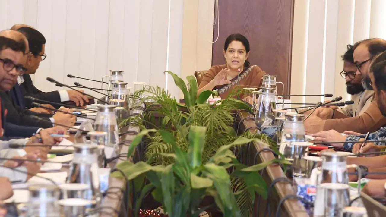 জলাবদ্ধতা নিরসনে ঢাকার ১৯টি খাল সংস্কারের মহাপরিকল্পনা করা হচ্ছে