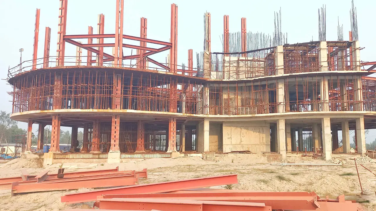 ৬ মাস ধরে বন্ধ নির্মাণকাজ, নকশা থেকে বাদ ডরমিটরি-সিনেপ্লেক্স