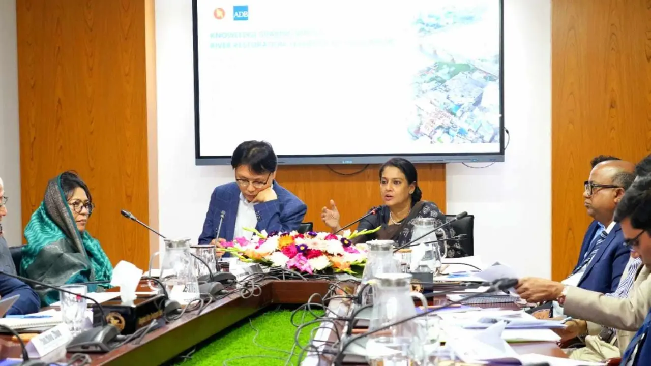 নদী পুনরুদ্ধারে আন্তর্জাতিক সহযোগিতা চাইলেন পরিবেশ উপদেষ্টা