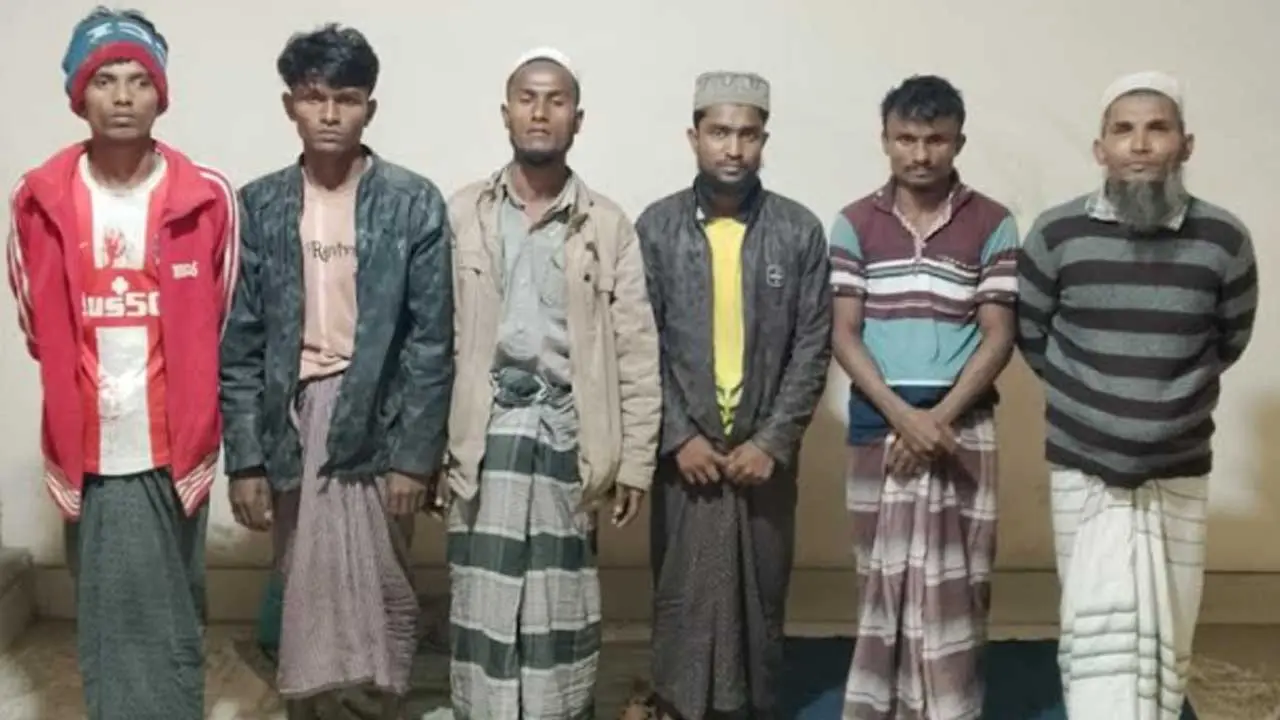 ভাসানচর থেকে পালিয়ে আসা ২০ রোহিঙ্গা আটক