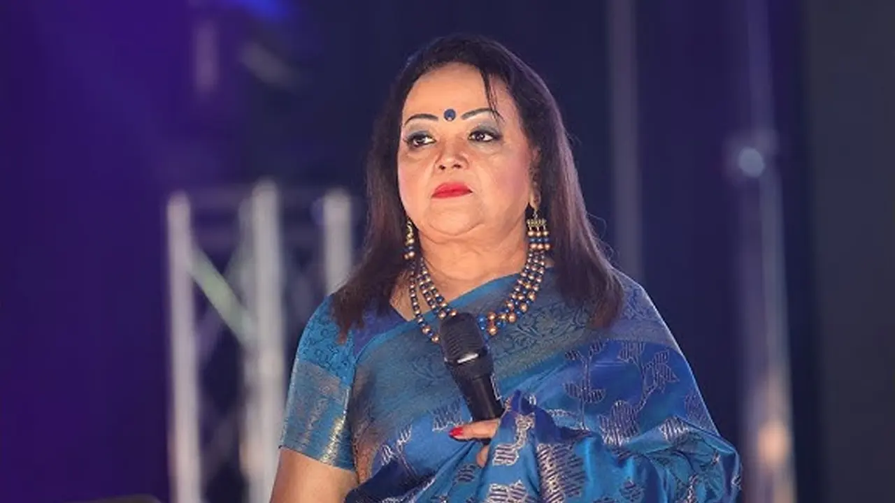 মঞ্চেই অসুস্থ সাবিনা ইয়াসমিন, নেওয়া হলো হাসপাতালে