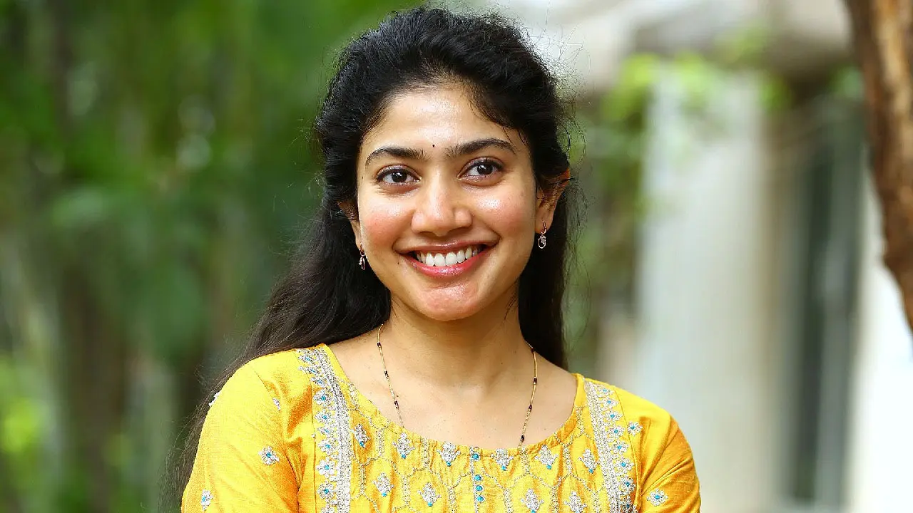 হাতকাটা পোশাকেও সিনেমায় রাজি নন সাই পল্লবী
