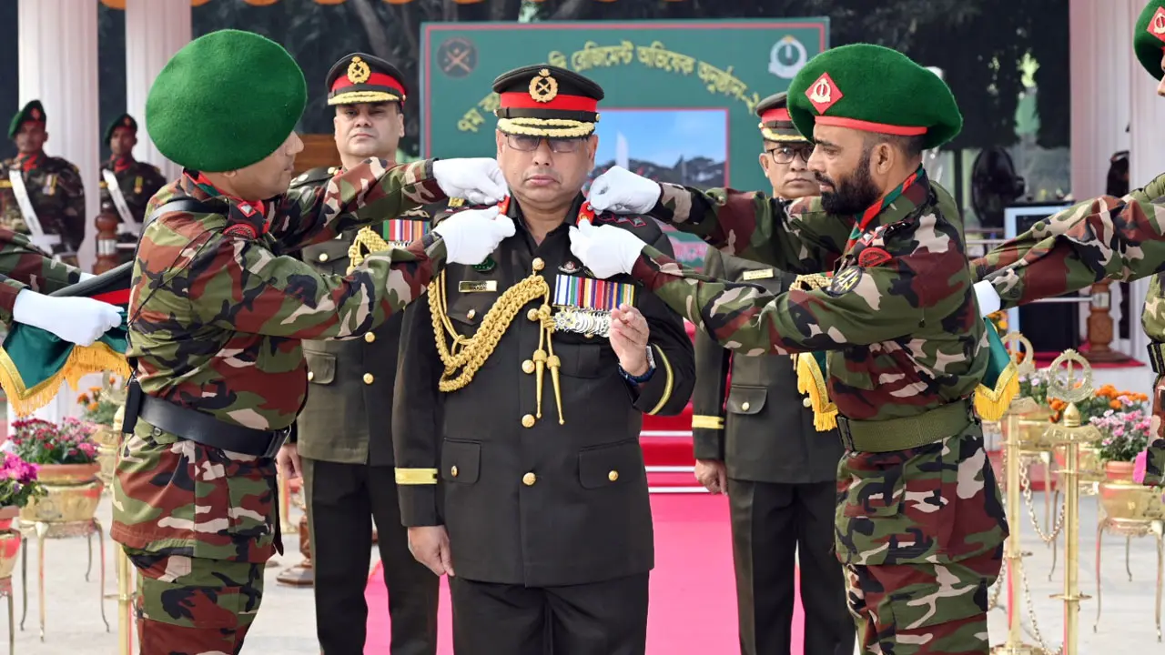 ‘কর্নেল অব দ্য রেজিমেন্ট’ হিসেবে অভিষিক্ত হলেন সেনাপ্রধান