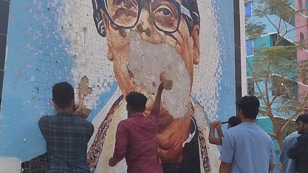 ব্রাহ্মণবাড়িয়ায় শেখ মুজিবের ম্যুরাল ভাঙচুর