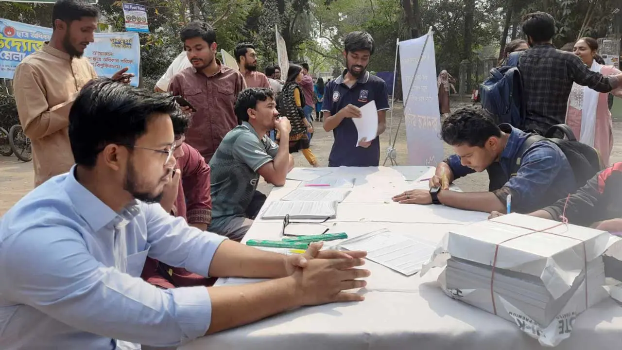 নতুন দল গঠনে ঢাবিতে বৈষম্যবিরোধী ছাত্র আন্দোলনের জরিপ শুরু