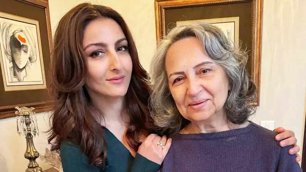 ‘কখনোই অভিনেতা বিয়ে করবে না’, মেয়ে সোহাকে শর্মিলা