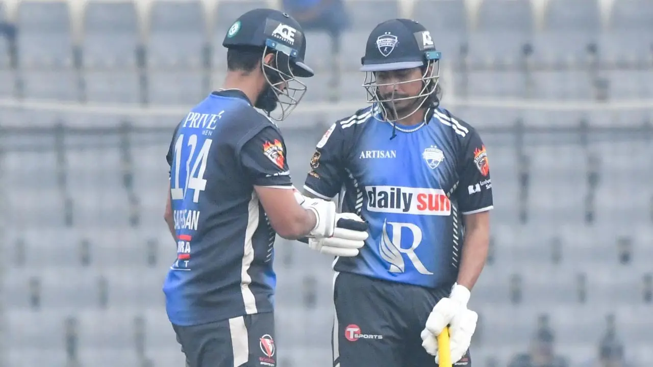 ১৫ রানে ৫ উইকেট হারিয়ে বিপদে রংপুর