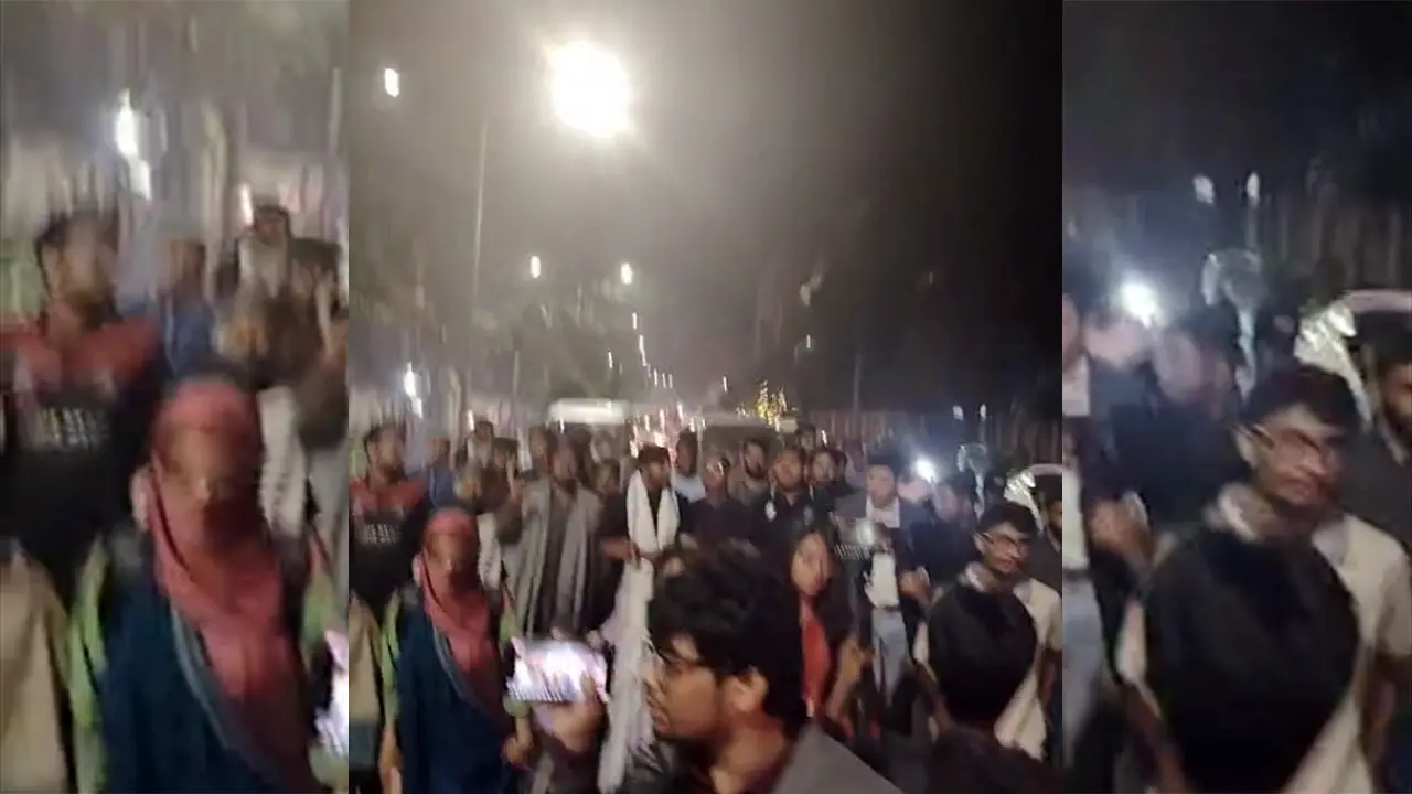 মধ্যরাতে স্বরাষ্ট্র উপদেষ্টার বাসভবন অভিমুখে যাত্রা শিক্ষার্থীদের