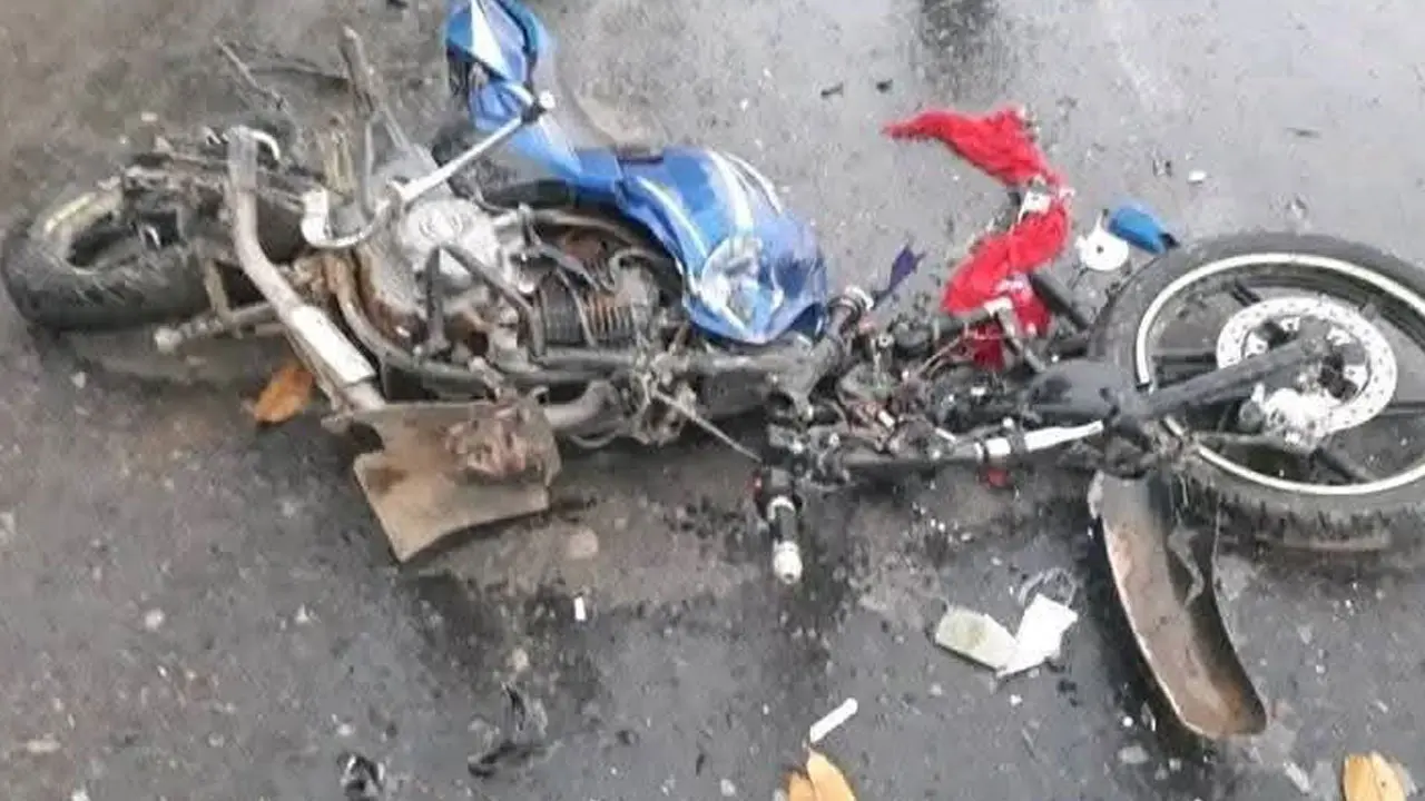ট্রাকের ধাক্কায় মোটরসাইকেল আরোহী দুই যুবক নিহত