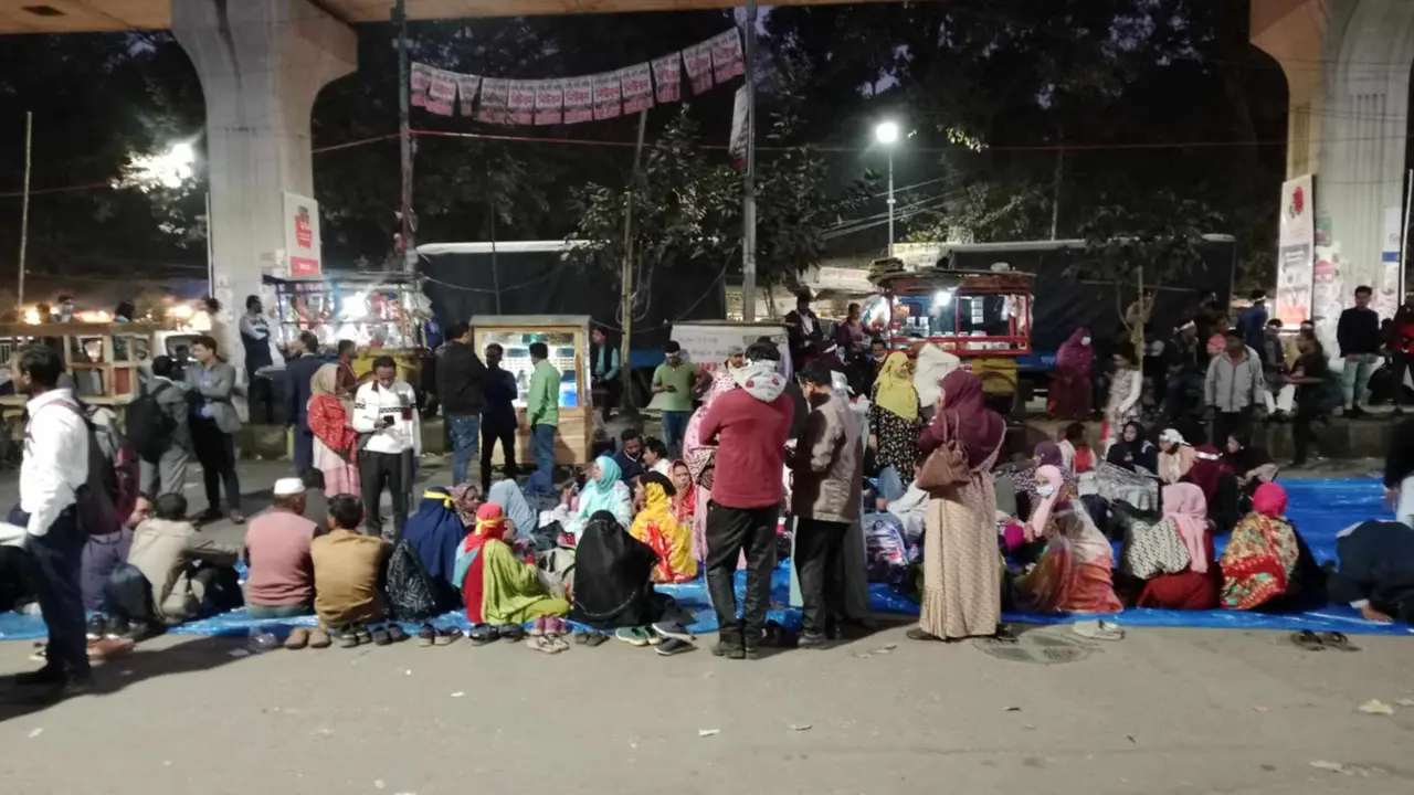 দাবি না মানলে শাহবাগেই থাকার ঘোষণা আন্দোলনরত শিক্ষকদের