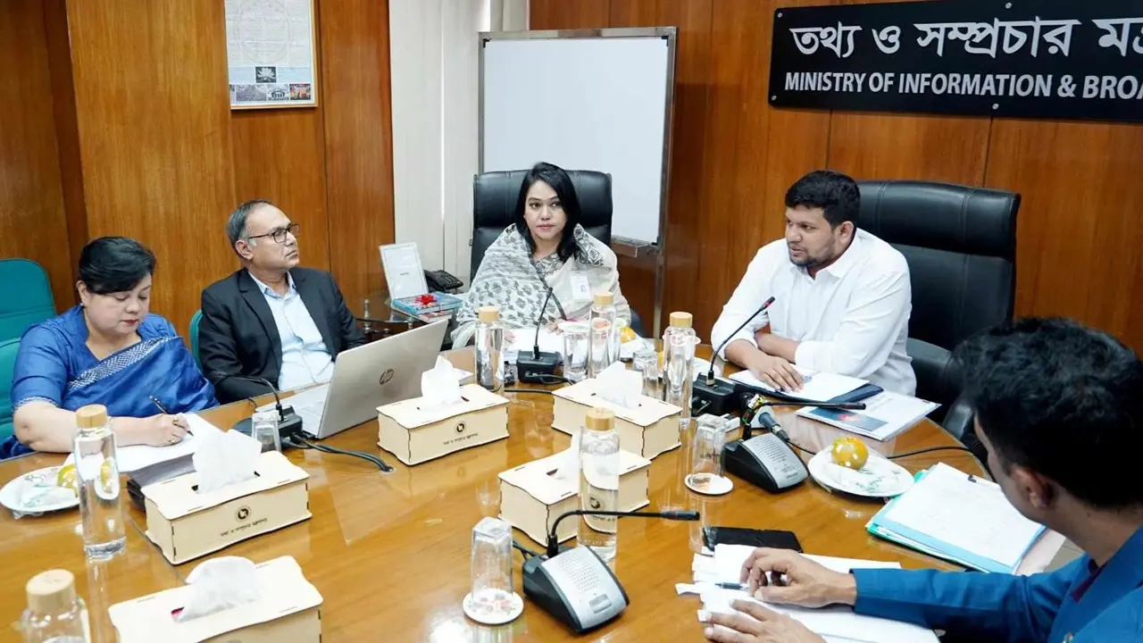 মন্ত্রণালয়ের চলমান কার্যক্রম দ্রুত সমাপ্ত করতে হবে: তথ্য উপদেষ্টা