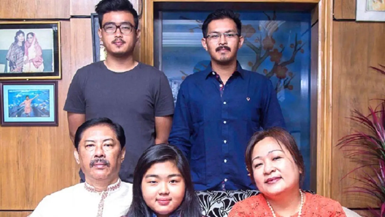 স্ত্রী-সন্তানসহ সাবেক মন্ত্রী উ শৈ সিংয়ের দেশত্যাগে নিষেধাজ্ঞা