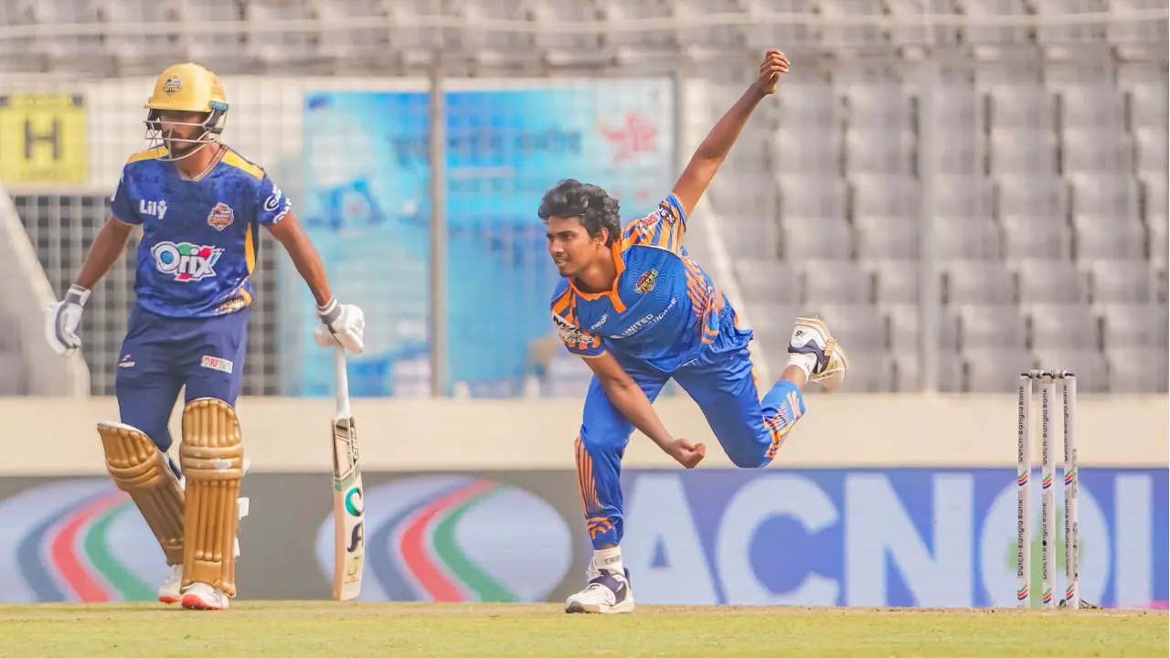 প্লে অফে যেতে খুলনার দরকার ১২৪ রান