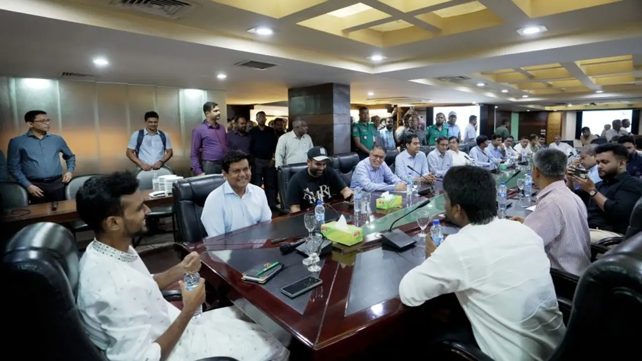 বিসিবির সঙ্গে জরুরি সভায় বসছেন ক্রীড়া উপদেষ্টা আসিফ মাহমুদ