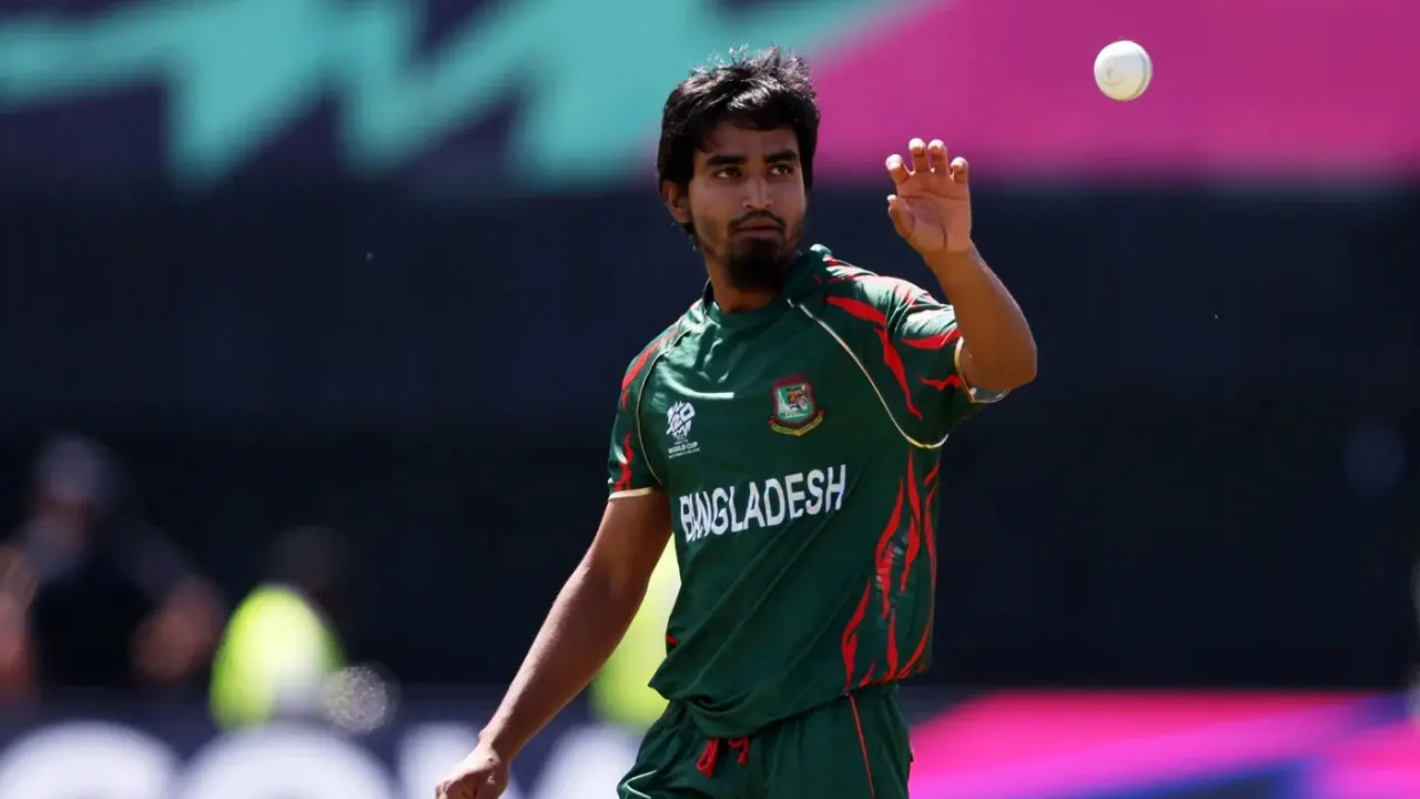 এবার আঘাত হানলেন সাকিব, একশর আগেই ৩ উইকেট নেই পাকিস্তানের
