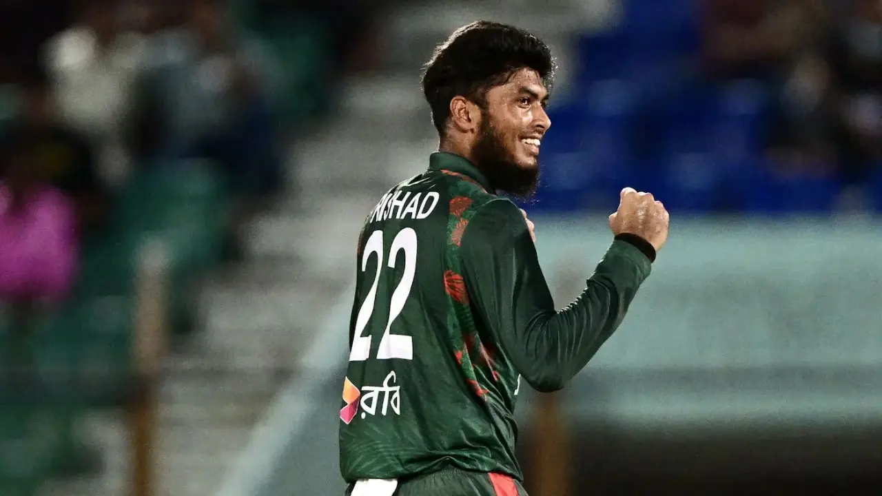 কোহলিকে ফেরালেন রিশাদ