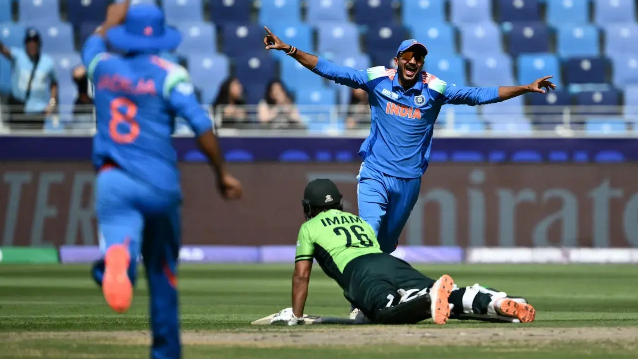 পাকিস্তানকে হারিয়ে সেমিতে এক পা ভারতের