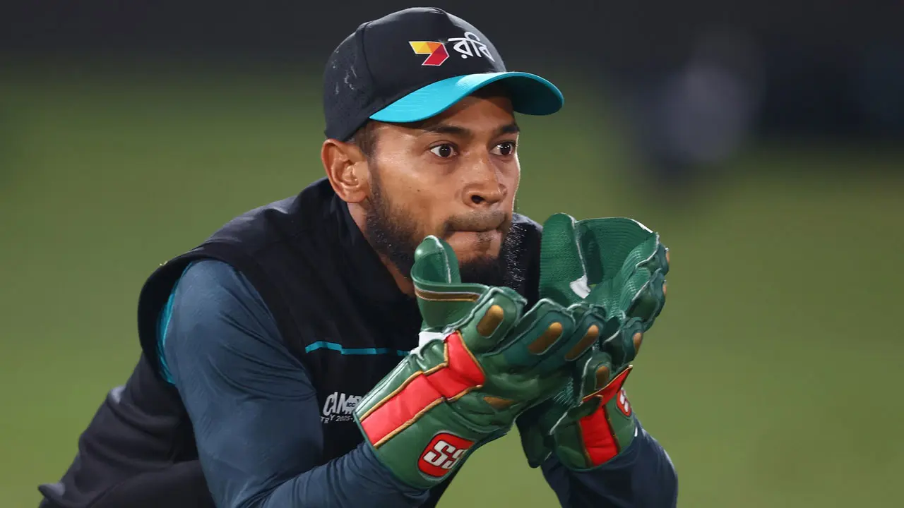১০ বছরের মধ্যে সবচেয়ে বাজে অবস্থানে মুশফিক, ৭৭ করেও অবনতি শান্তর