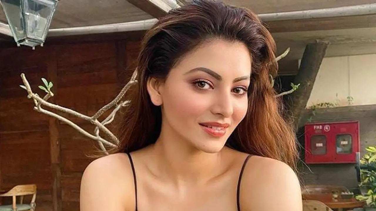 নিজের সিনেমার পোস্টার থেকেই বাদ ঊর্বশী!