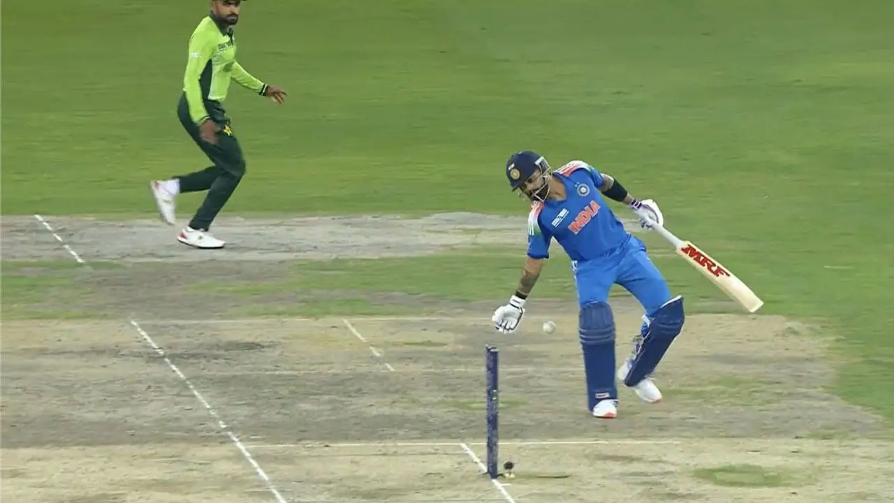 খামখেয়ালি পাকিস্তান, আউট হয়েও হলেন না বিরাট কোহলি