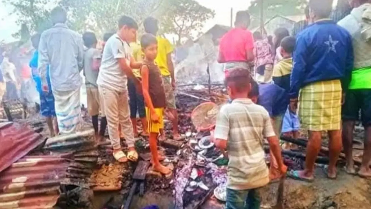 ফ্রিজ বিস্ফোরণে ভয়াবহ আগুন, চার পরিবার নিঃস্ব