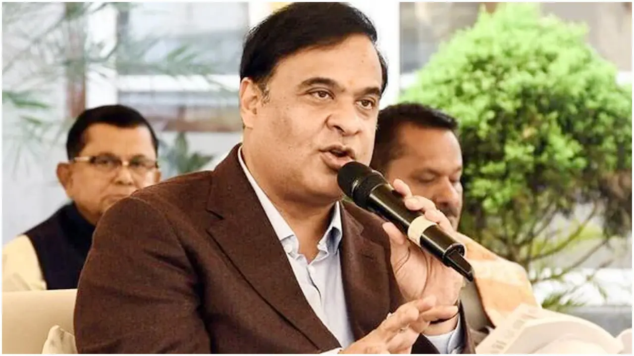 বাংলাদেশে কাপড়ের ব্যবসা ধসে যাওয়ায় প্রতিদিন ২০-৩০ জন ভারতে ঢুকছে