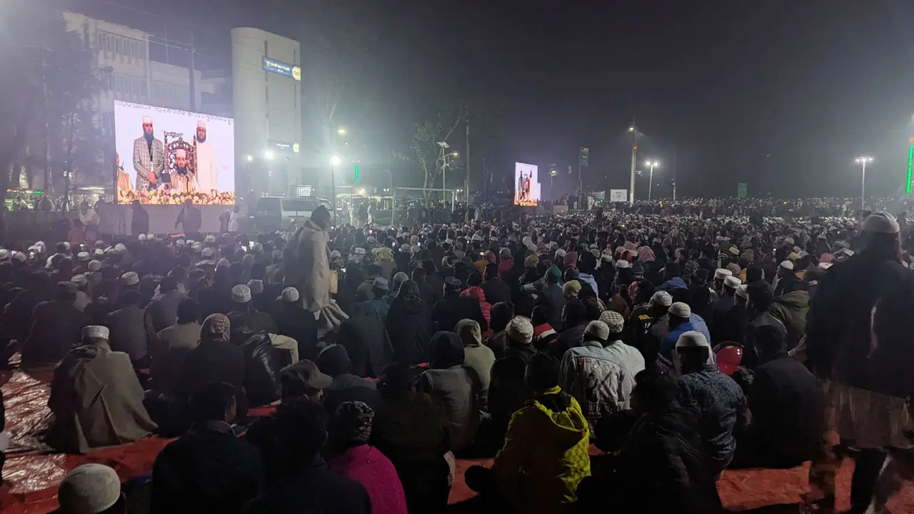 পটুয়াখালীতে আজহারীর মাহফিলে মানুষের ঢল