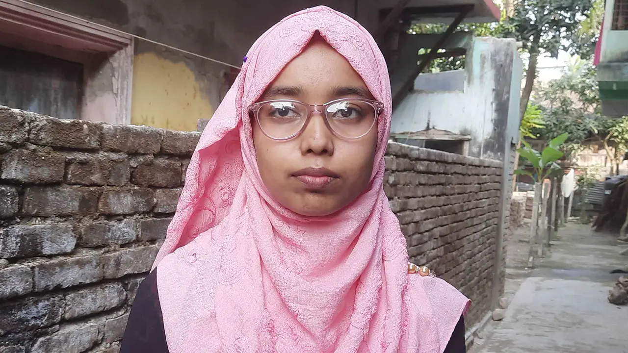 মেডিকেলে ভর্তির সুযোগ পেয়েছে মেয়ে, দুশ্চিন্তায় ভ্যানচালক বাবা