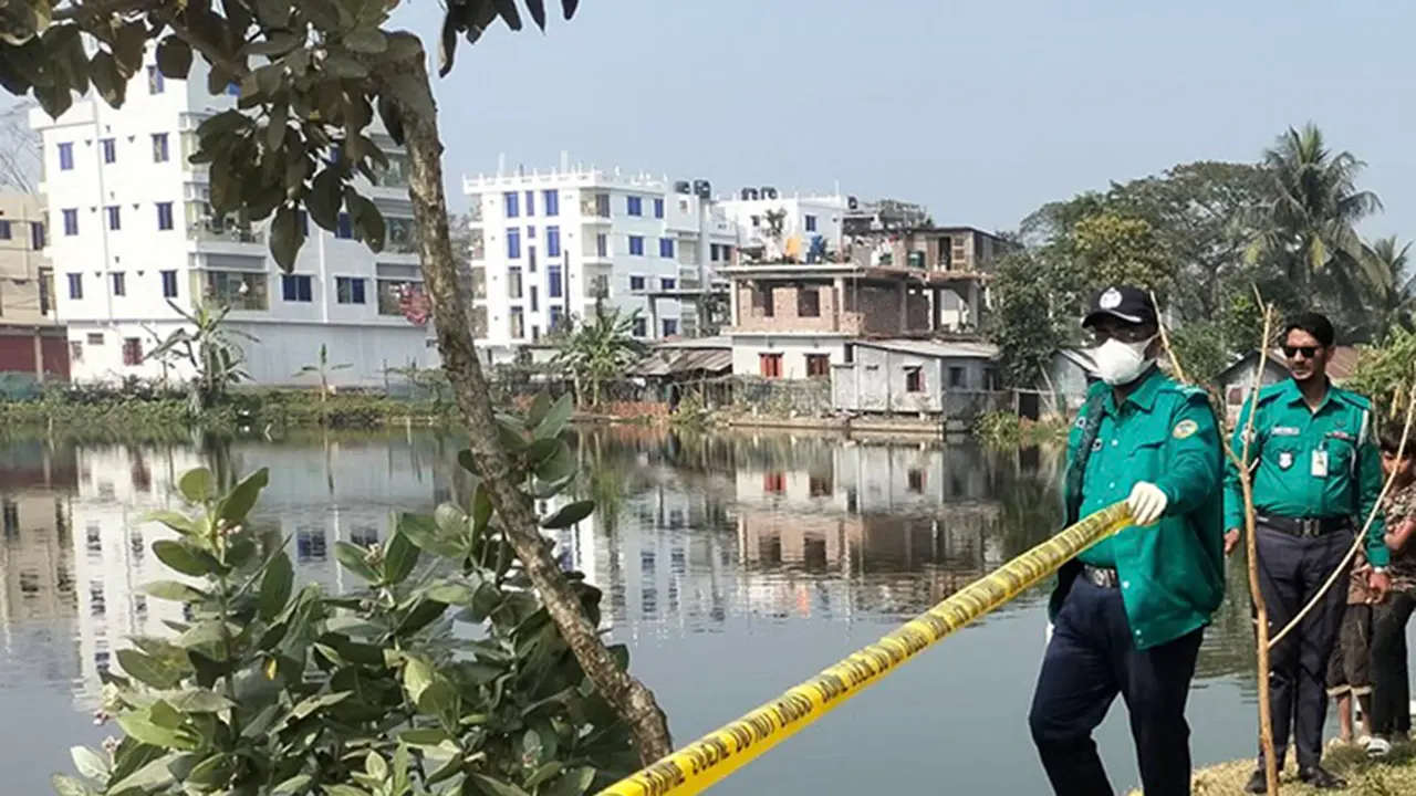 সেই দিঘি থেকে এবার খণ্ডিত হাত উদ্ধার