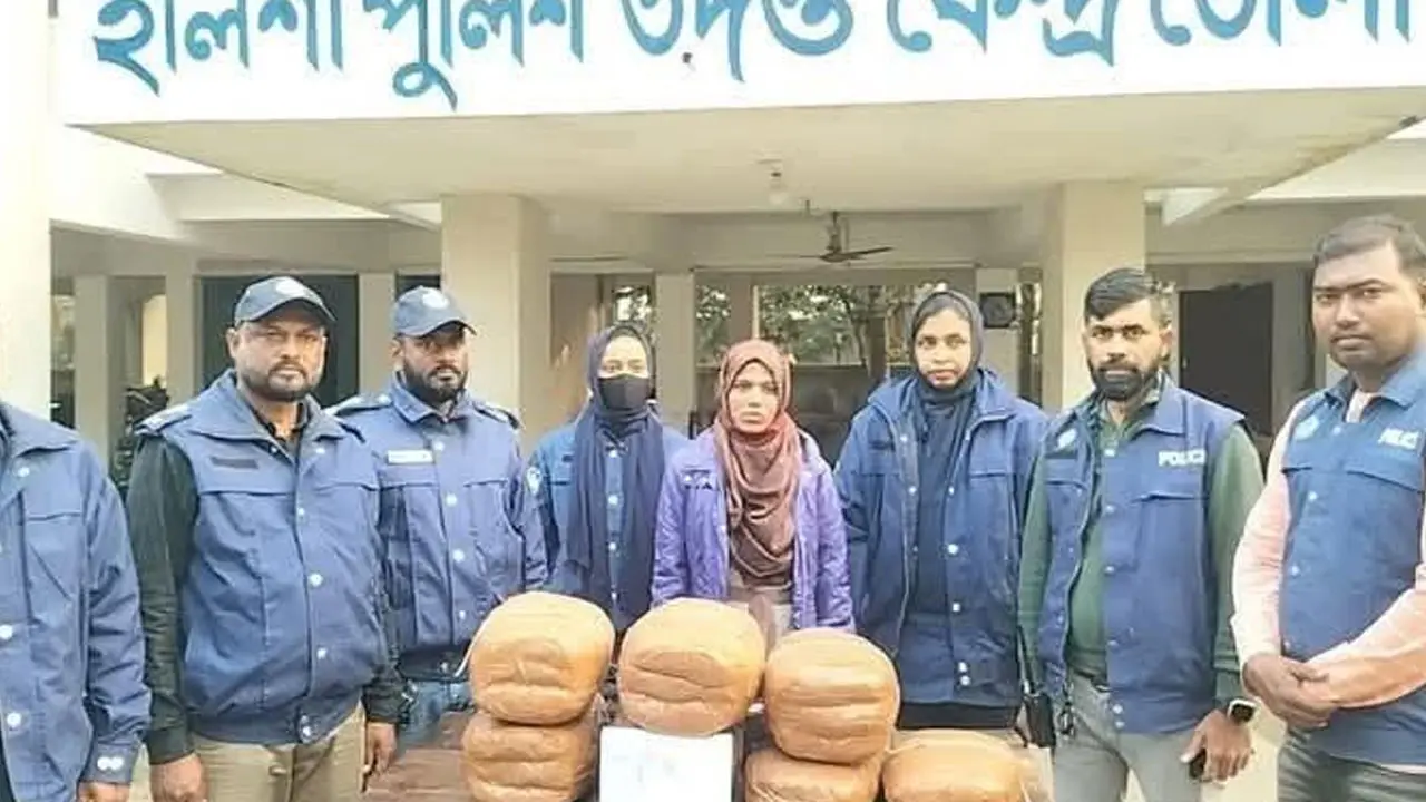 ভোলায় এক গৃহবধূর ট্রাভেল ব্যাগে মিলল ১৯ কেজি গাঁজা