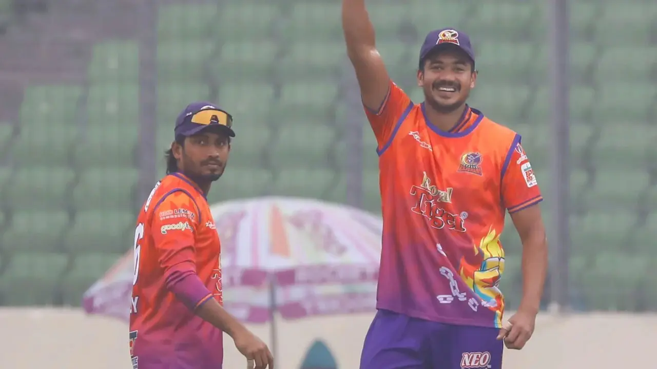 রাজশাহীর দল গঠন প্রক্রিয়ার সমালোচনায় তাসকিন আহমেদ