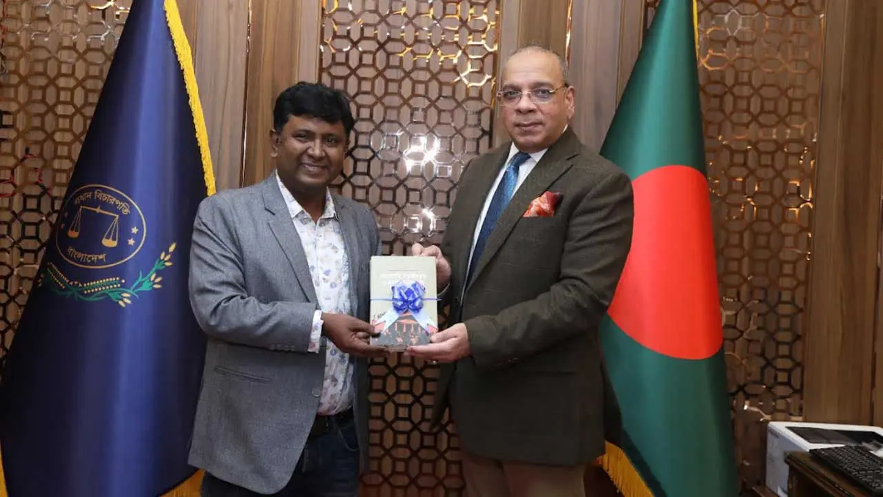 গণঅভ্যুত্থান নিয়ে ডালিমের লেখা বইটি বিপ্লবের ঐতিহাসিক দলিল