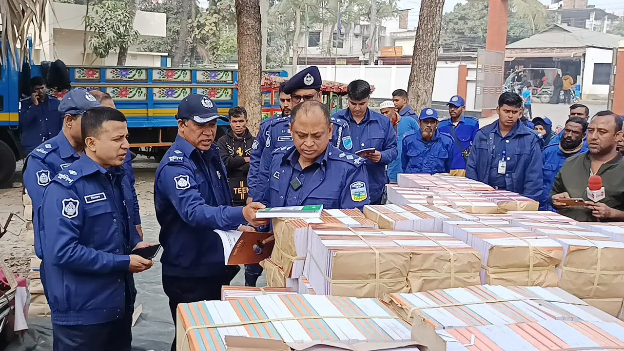 পাচারকালে শেরপুরে মাধ্যমিকের ৯ হাজার বই জব্দ