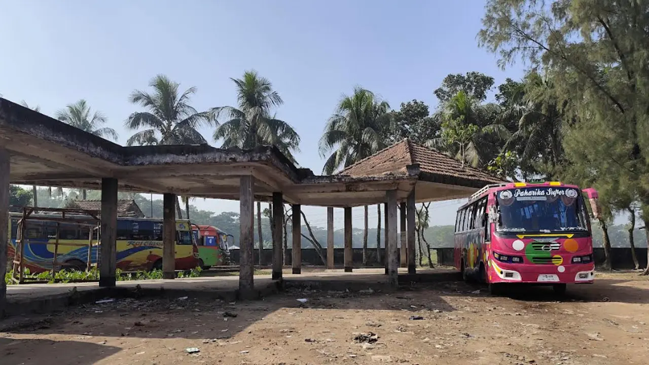 বেহাল দশা, ব্যবহার অনুপযোগী বীরশ্রেষ্ঠ মোস্তফা কামাল বাসস্ট্যান্ড