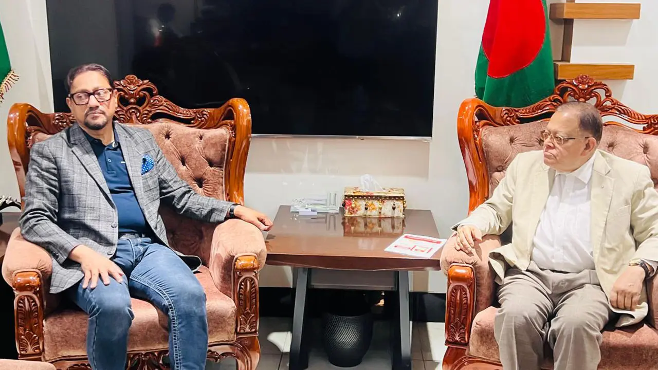 চসিক মেয়রের সঙ্গে ফিলিপাইনের অনারারি কনসালের সৌজন্য সাক্ষাৎ