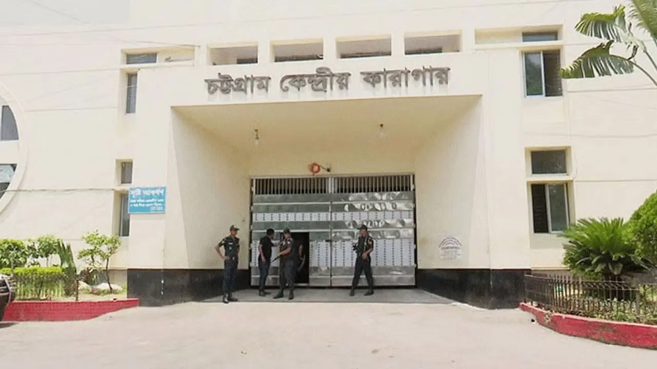 ১০ ট্রাক অস্ত্র মামলায় চট্টগ্রাম থেকে একজনের মুক্তি