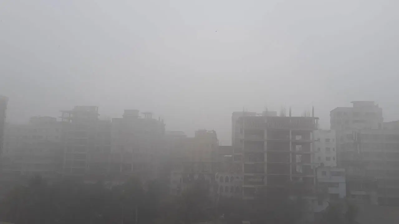 দুপুর পর্যন্ত কুয়াশাচ্ছন্ন থাকতে পারে ঢাকার পরিবেশ