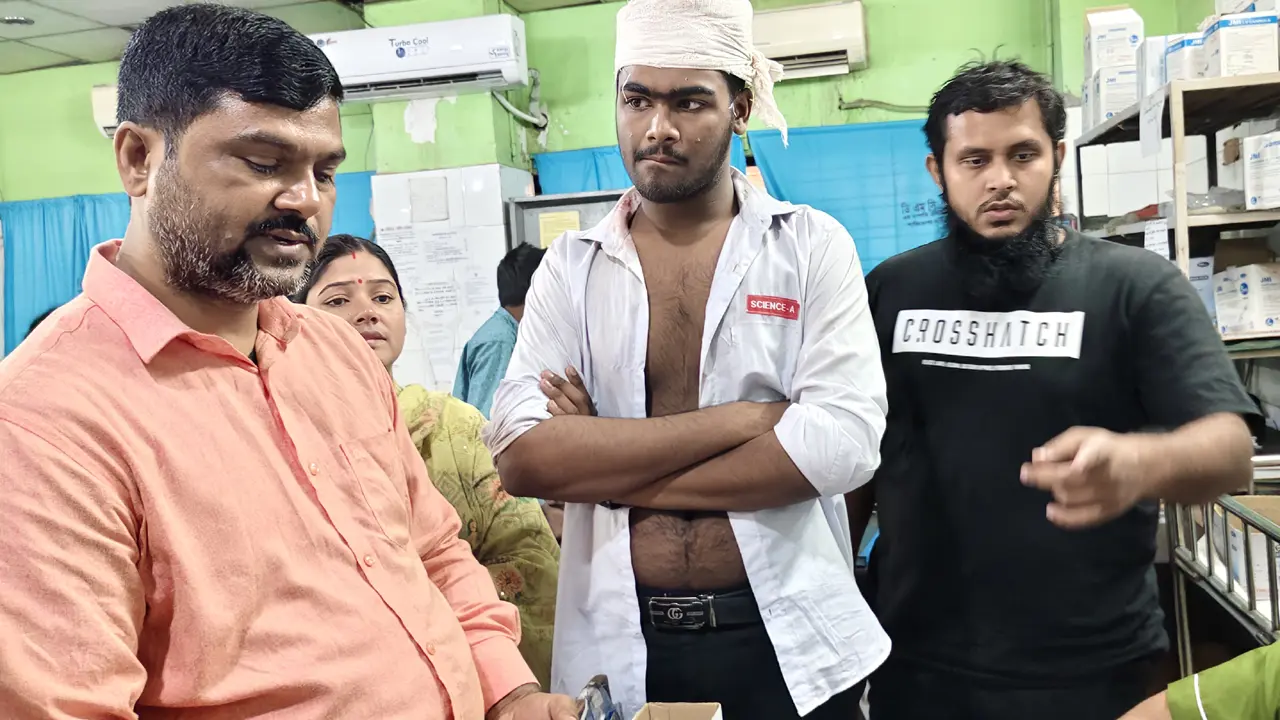ঢাকা কলেজ ও সিটি কলেজের শিক্ষার্থীদের মধ্যে সংঘর্ষ, আহত ১
