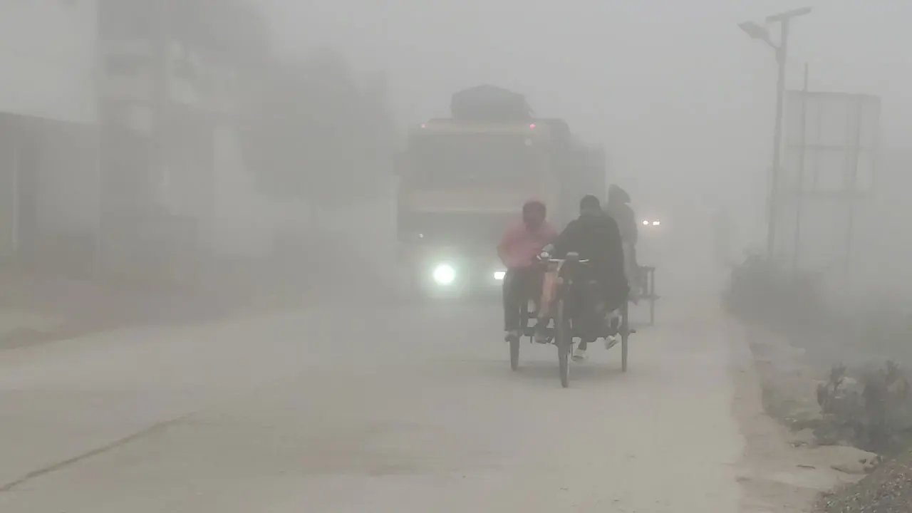 দিনাজপুরে পাঁচ দিন ধরে দেখা মিলছে না সূর্যের
