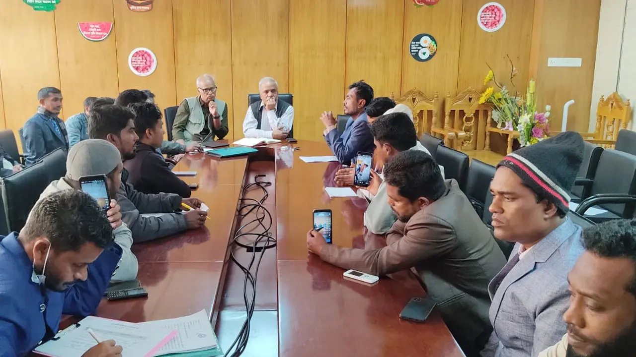 কর্মঘণ্টা নির্ধারণের দাবি স্কুলের দপ্তরিদের