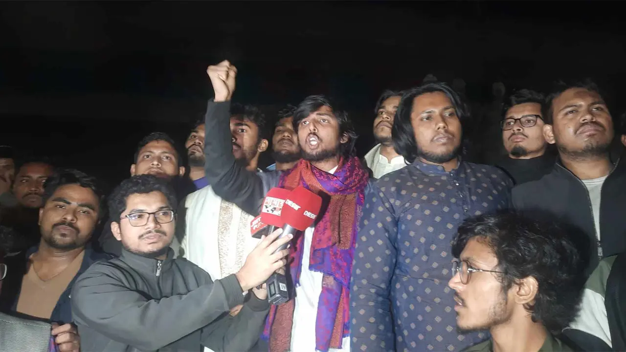 ঢাবিতে ‘লাল সন্ত্রাসী’ মেঘমল্লার বসুকে গ্রেপ্তারের দাবিতে বিক্ষোভ