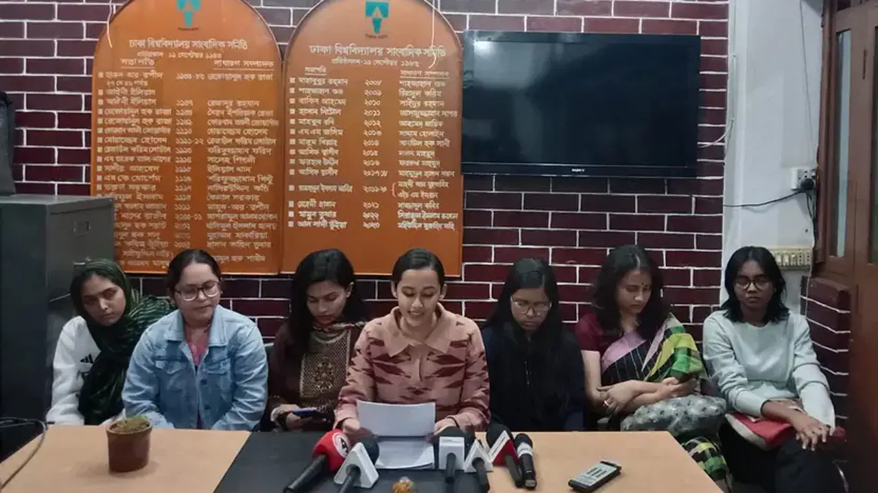 ‘ভিসির বাংলোয় ঠাঁই চাই’ কর্মসূচি ঘোষণা ঢাবি ছাত্রীদের