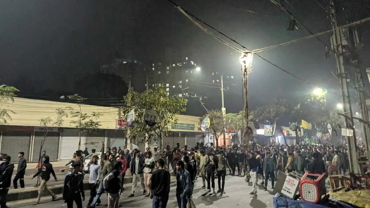 ঢাবি ও ৭ কলেজ শিক্ষার্থীদের ধাওয়া-পাল্টা ধাওয়া, বিজিবি মোতায়েন