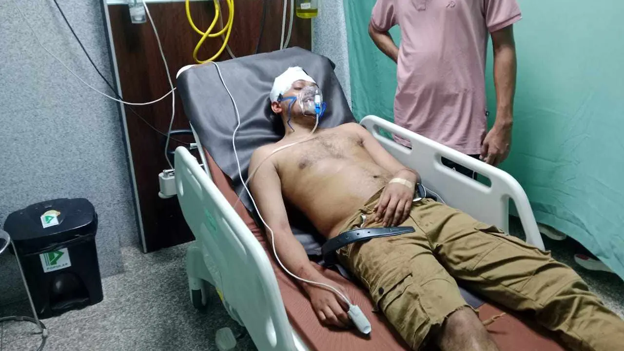 ঢাকা কলেজ ও ঢাবি শিক্ষার্থীদের মধ্যে সংঘর্ষে আহত ৭
