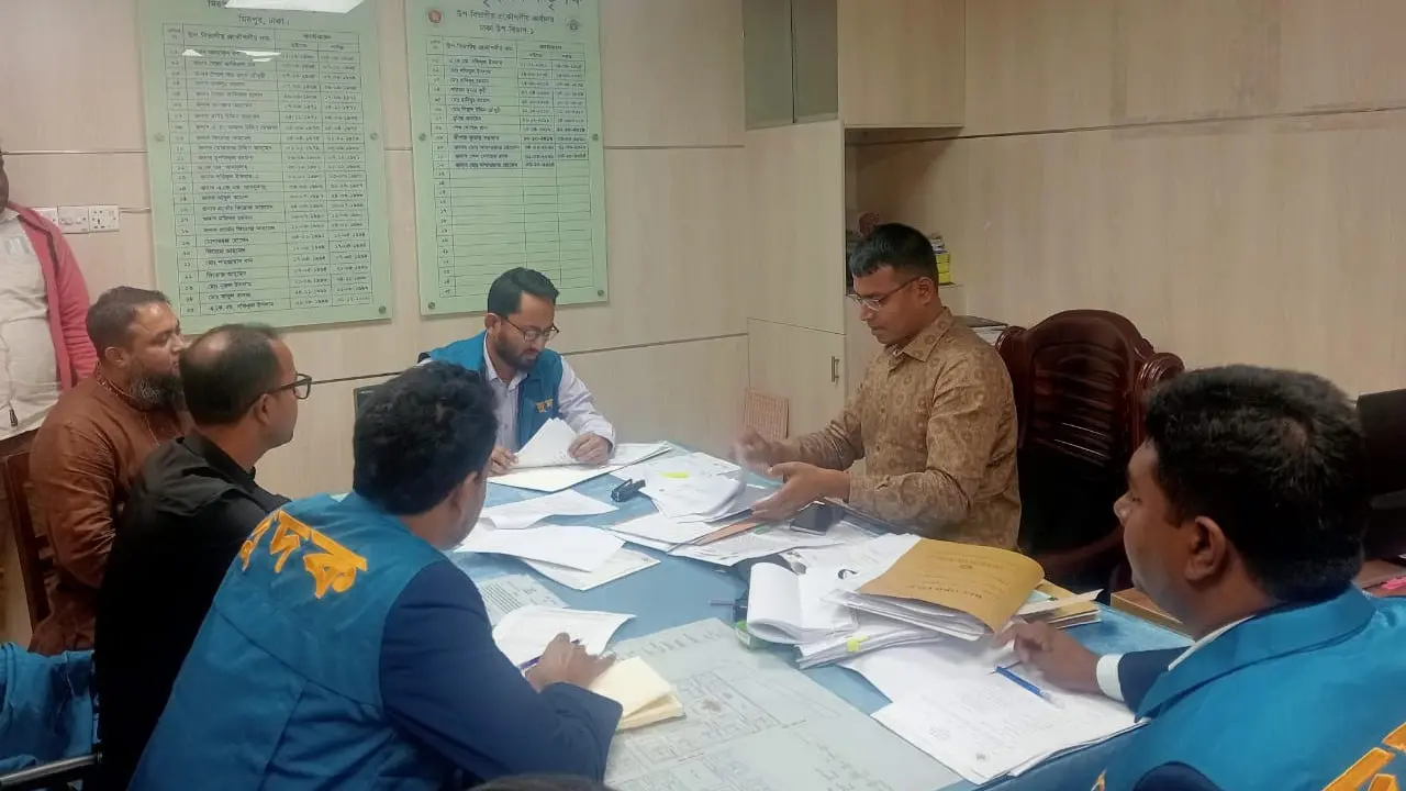 দুর্নীতি-সিন্ডিকেটের কবলে রাজউক ও গণপূর্ত, দুদক অভিযানে সত্যতা