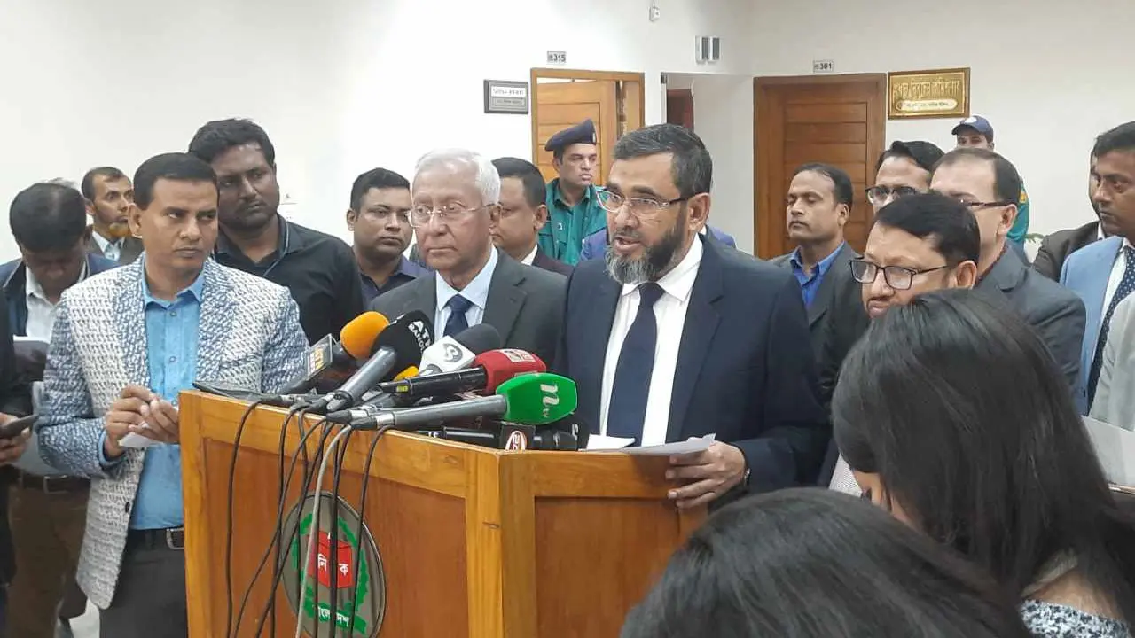 সংসদ নির্বাচনের আগে স্থানীয় সরকার নির্বাচন চায় না ইসি