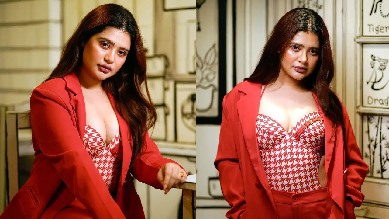 খোলামেলা ভিডিওতে উত্তাপ ছড়ালেন এনা সাহা