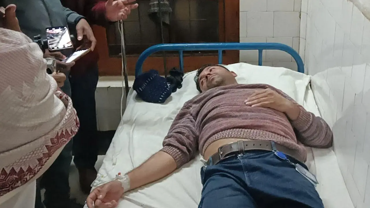 বৈষম্যবিরোধী নেতাদের নিয়ে আপত্তিকর পোস্ট, প্রতিবাদ করায় মারধর
