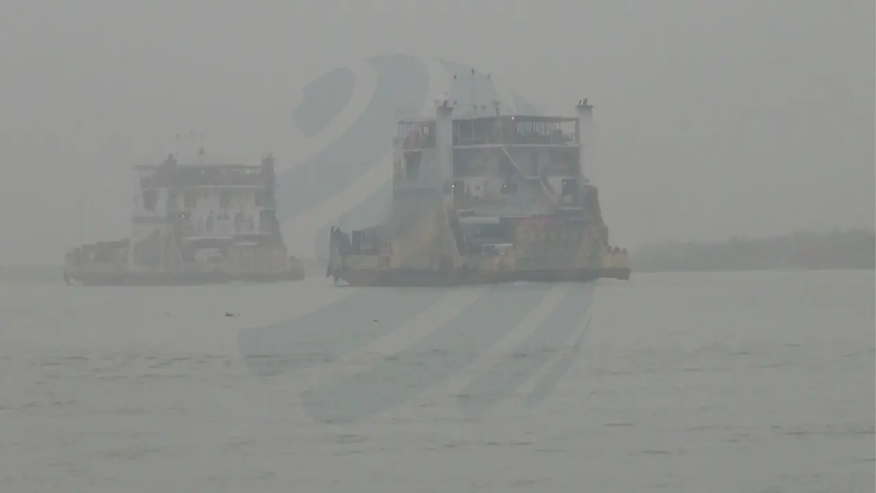 পাটুরিয়া-দৌলতদিয়া ও আরিচা-কাজিরহাটে ফেরি চলাচল বন্ধ  